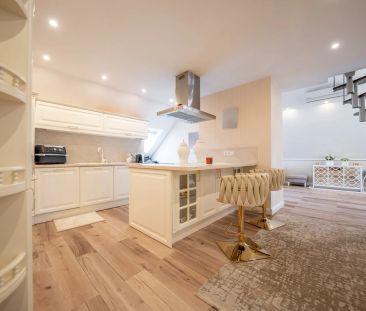 Altbaucharme trifft Komfort – Dachgeschosswohnung mit Klimaanlage - Foto 1