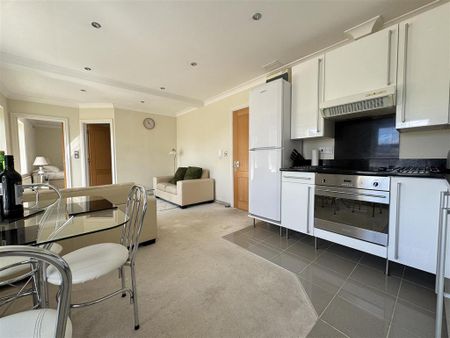 2 bedroom flat to rent - Photo 5