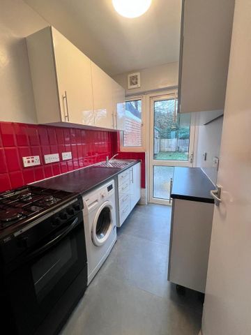 3 bedroom semi-detached house to rent - Photo 3