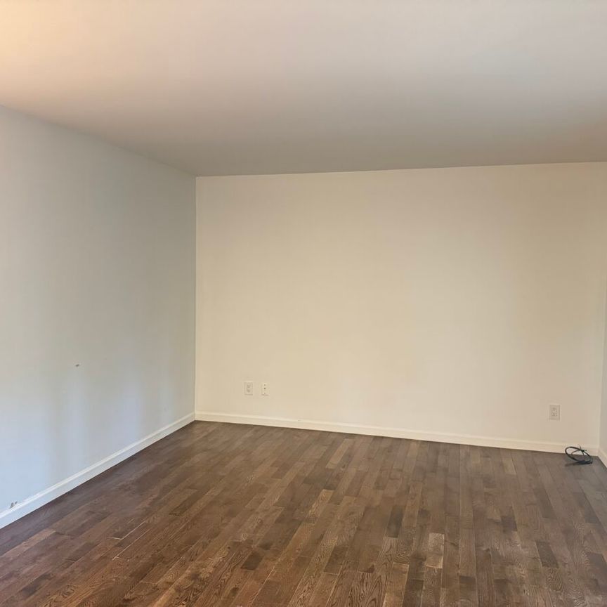 Spacious Upper Home - Photo 1