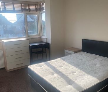 Room in a Shared House, Becketts Park Crescent, LS6 - Photo 4