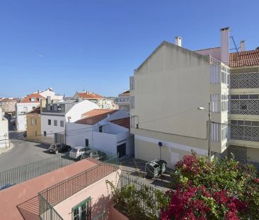 Room in a shared 13-bedroom apartment for rent in Lisbon, professionals only - Foto 5