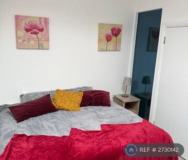 1 bedroom in a flat share to rent - Photo 3