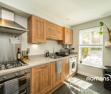 Waterloo Road, Crowthorne, Berkshire, RG45 - Photo 3