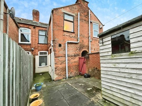 2 bedroom terraced house to rent - Photo 1
