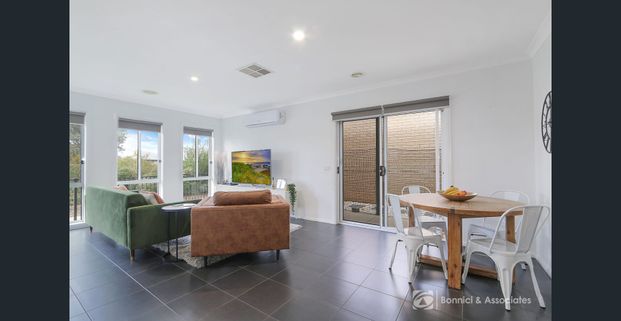 SETTLE IN BEFORE CHRISTMAS - Photo 1