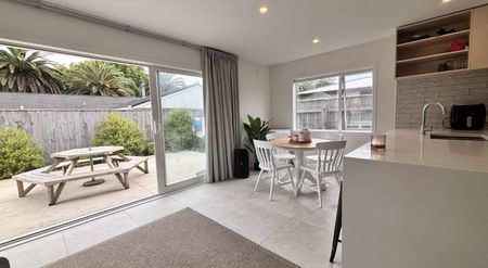 Modern Aramoho home - Photo 3