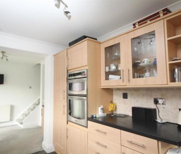 3 bedroom semi-detached house to rent - Photo 6