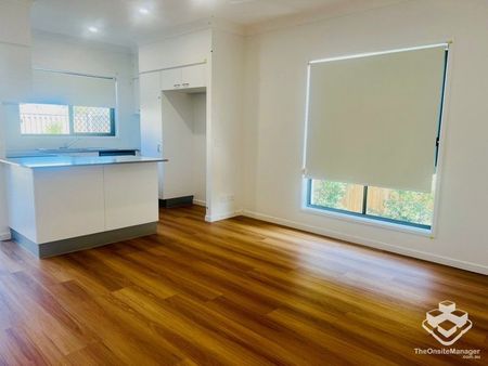 New Modern Townhouse with Ducted Air Con - Photo 4