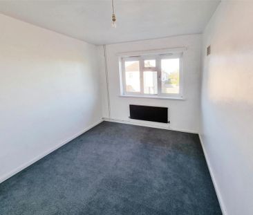 2 Bedroom Maisonette to Rent in Gloucester Crescent, Rushden, NN10 - Photo 2