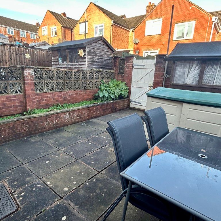 3 bedroom Three Bedroom House to rent - Photo 2