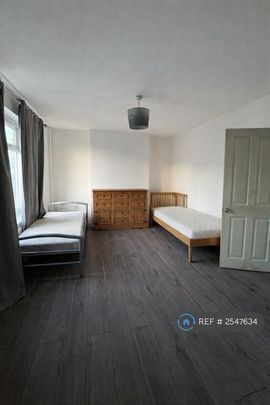 3 bedroom maisonette to rent - Photo 1