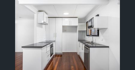 Renovated home with air conditioning - Photo 4