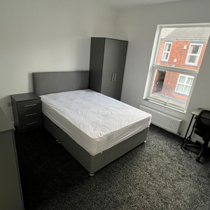 1 bedroom in a house share to rent - Photo 2