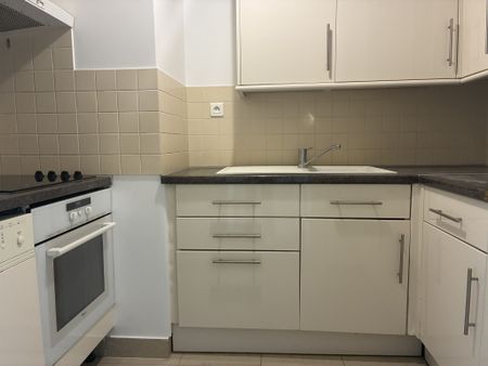 Location Appartement 2 pièces 51m² PARIS 17ème - Photo 3