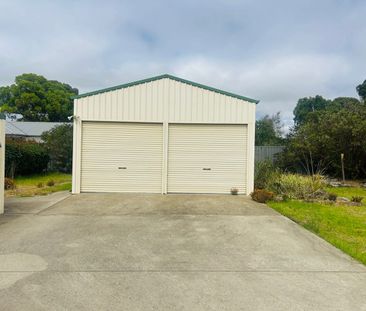 SPACIOUS FAMILY LIVING - Photo 5