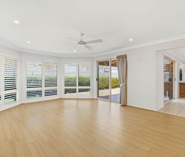 Spacious Family Home in a Quiet Bridgeman Downs Location - Photo 4