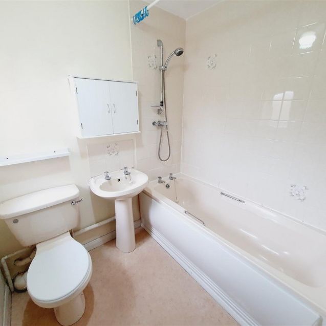 2 Bedroom Flat to Rent in Chatsworth Avenue, Kettering, Northamptonshire, NN15 - Photo 1