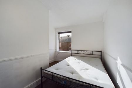 3 bedroom property to rent - Photo 3