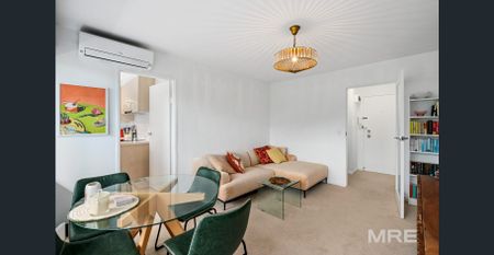 Beautifully renovated delight - Photo 2