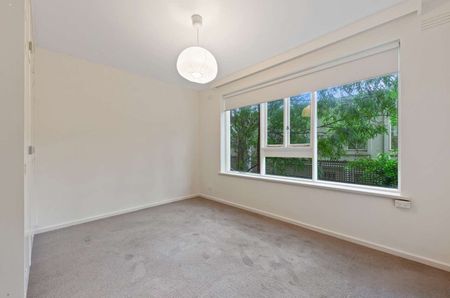 Stylish & Fully Renovated 2-Bedroom Apartment in Prime Location - Photo 3