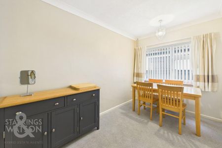 3 bedroom semi-detached bungalow to rent - Photo 5