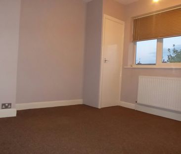 Semi-detached house to rent on - Photo 2