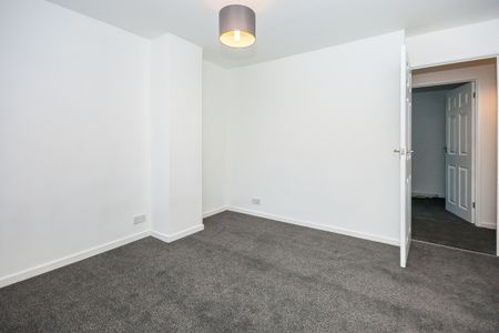 3 bedroom mid-terrace to rent Ashdown Drive, Tilgate - Photo 3