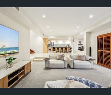 SECLUDED SANCTUARY IN THE HEART OF ROBINA: LUXURY LIVING WITH ULTIM... - Photo 2