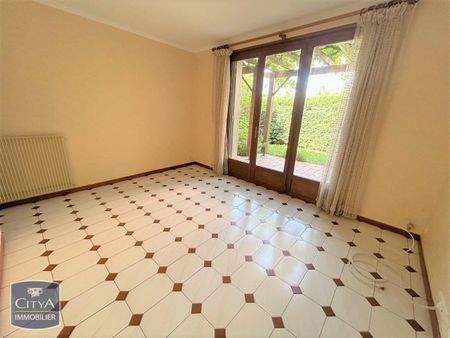 Location Maison 7 pièces 124m² CHATEAUGAY 63119 - Photo 2