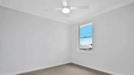 Stylish 4-bedroom family home! - Photo 3