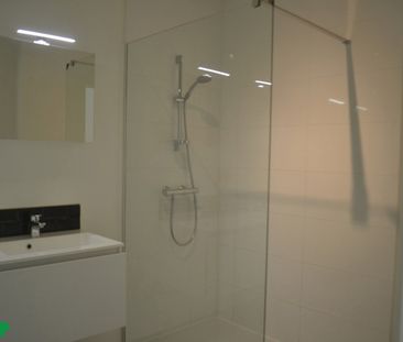 Centraal gelegen recent, lichtrijk appartement met 2 slaapkamers - Foto 4