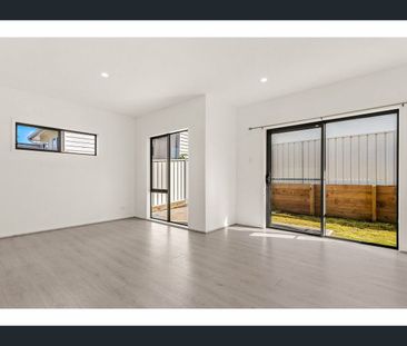 2/77 Jubilee Road, Elermore Vale, NSW 2287 - Photo 3