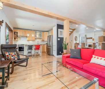 Furnished two-story house for rent in Villeray - abundant natural l... - Photo 1