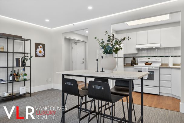 Condo in Downtown Vancouver, British Columbia - Photo 1