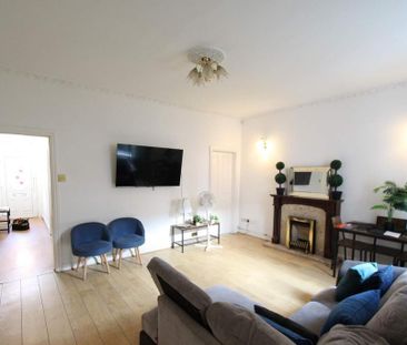 4 bedroom terraced house to rent - Photo 2