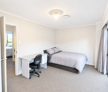 Convenient Living Close to Town - Corrie Street - Photo 5