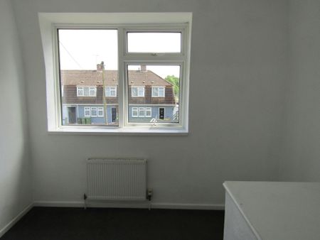 3 bed House - To Let - Photo 3
