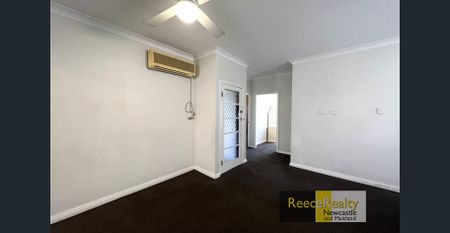 3 Bedroom home in highly sought after location! - Photo 5