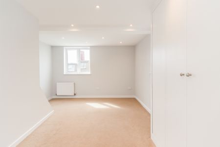 Two Bedroom Flat – Temple Fortune Parade NW11 - Photo 3