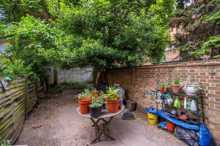 4 bedroom semi-detached house to rent - Photo 2