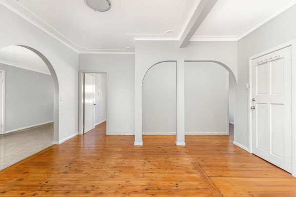 THREE BEDROOM SPACIOUS HOME - Photo 1