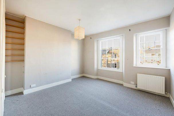 2 Bed Flat - Photo 1