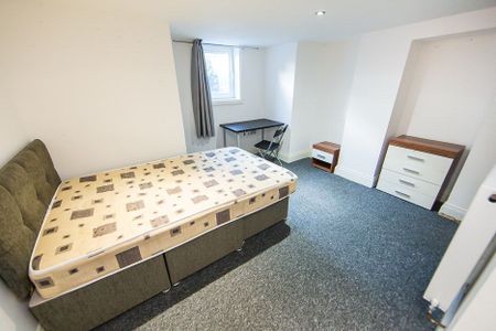 Burchett Grove, Woodhouse, Leeds - Photo 2