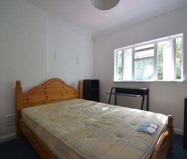 1 bedroom Property to rent - Photo 4