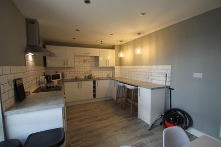 1 bedroom in a house share to rent - Photo 4