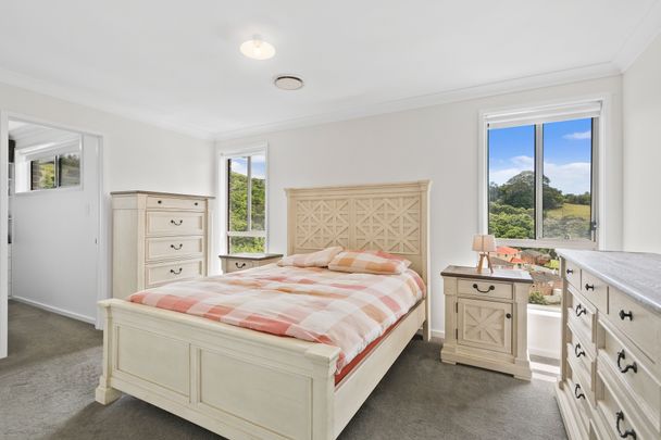 Beautiful Family Home in Quiet Cul-de-Sac - Spacious, Modern & Full of Light - Photo 1