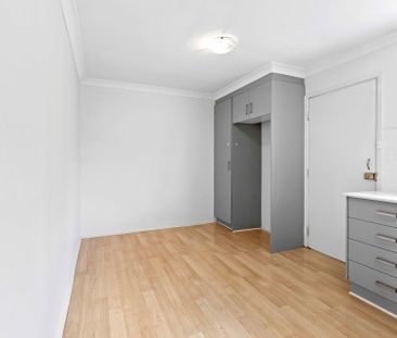 Neat & Tidy Three Bedroom Home - Photo 4