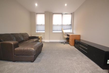 1 bedroom Flat To Let - Photo 2