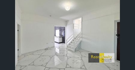 Three bedroom family home - Photo 4